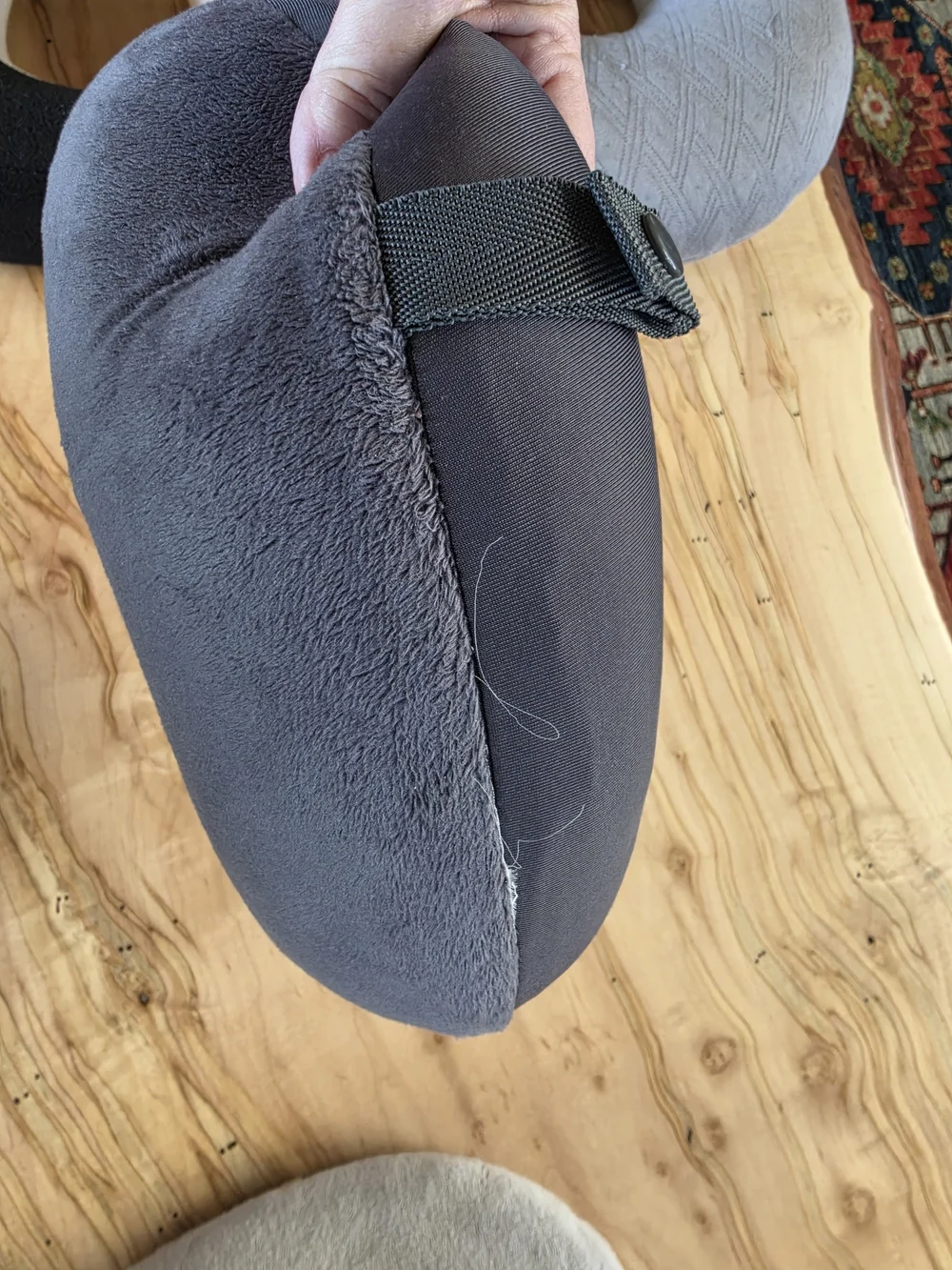 Sharper Image Bucky Travel Neck Pillow Set/4 - Memory Foam Millet Hull EUC